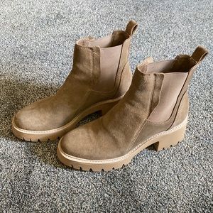 Light boots beige
